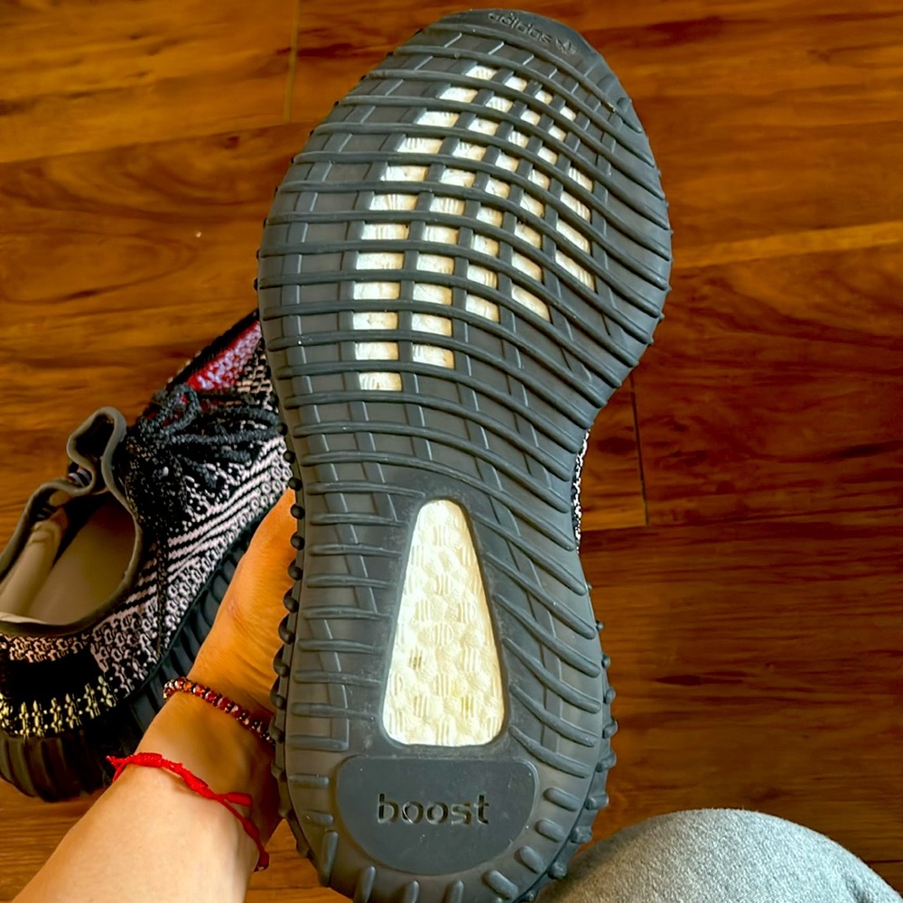 Yeezy Boost 350 V2 - Picture 4 of 5